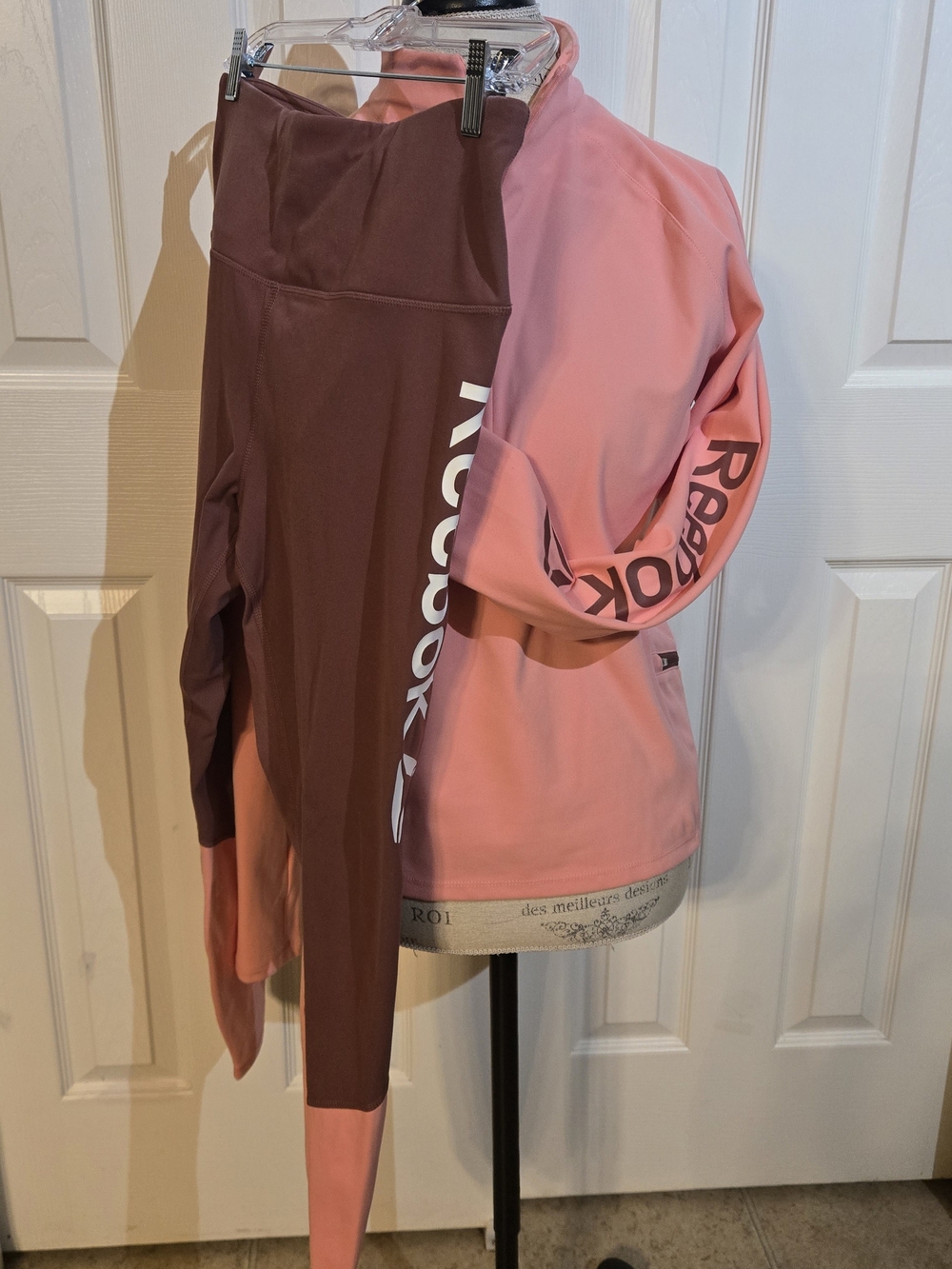 Reebok Pink & Mauve Active Set - Logo Detail